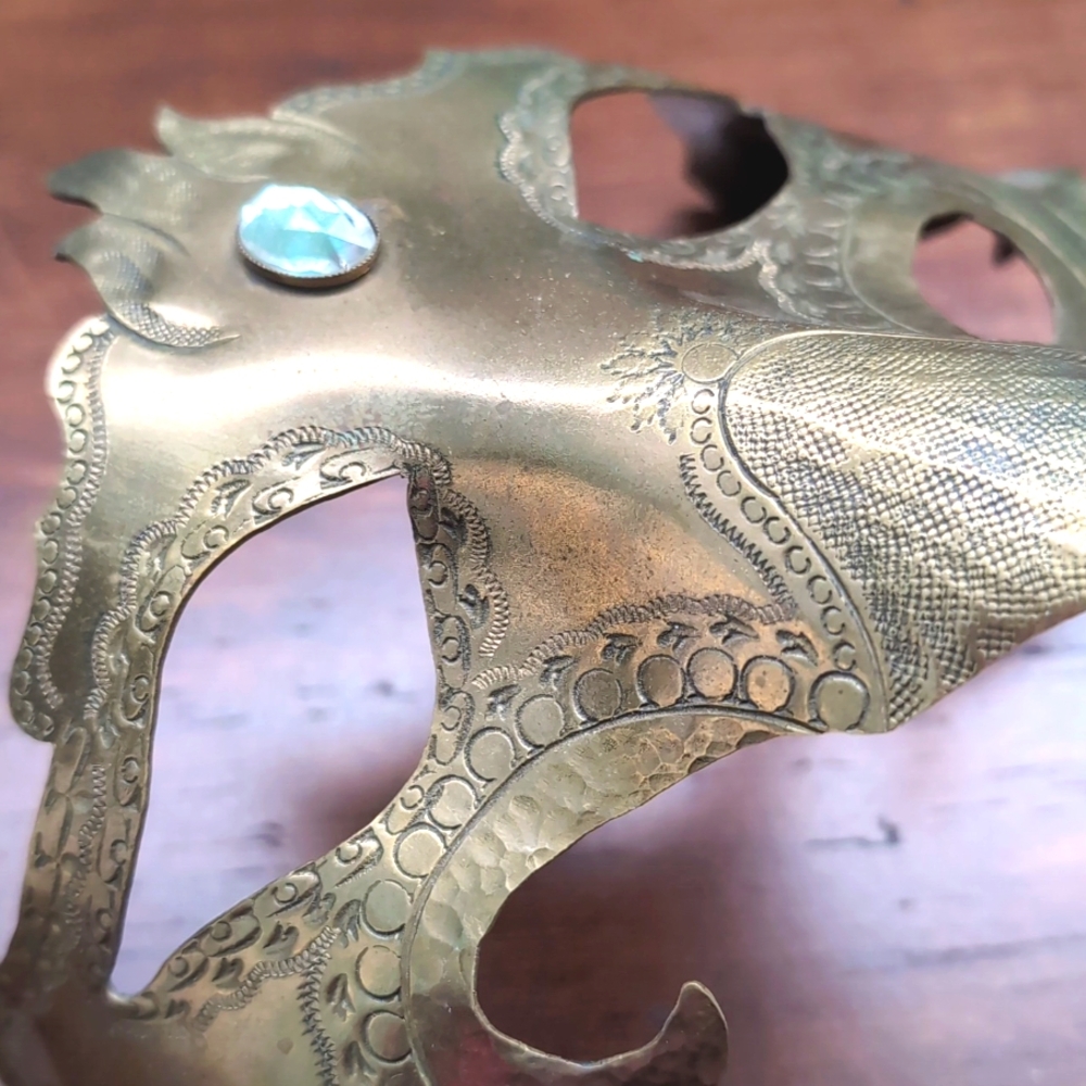 Antique metal mascarade mask - Picture 3 of 7